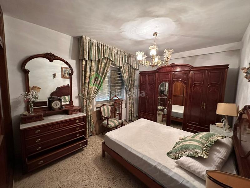 Foto 60fb37b2-b69a-4008-bd41-da8202157460. Piso  de 4 dormitorios en plaza de los alféreces en Badajoz