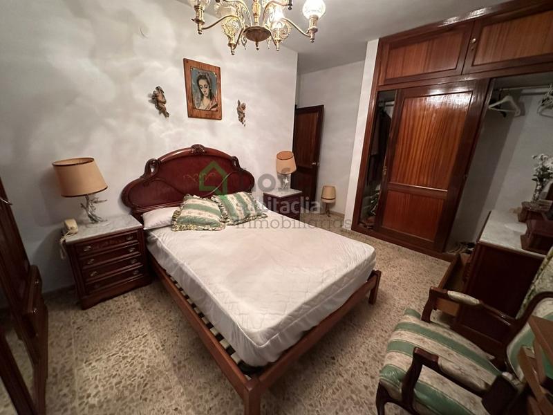 Foto 97fec267-a4de-42da-9a51-479633daa58d. Piso  de 4 dormitorios en plaza de los alféreces en Badajoz