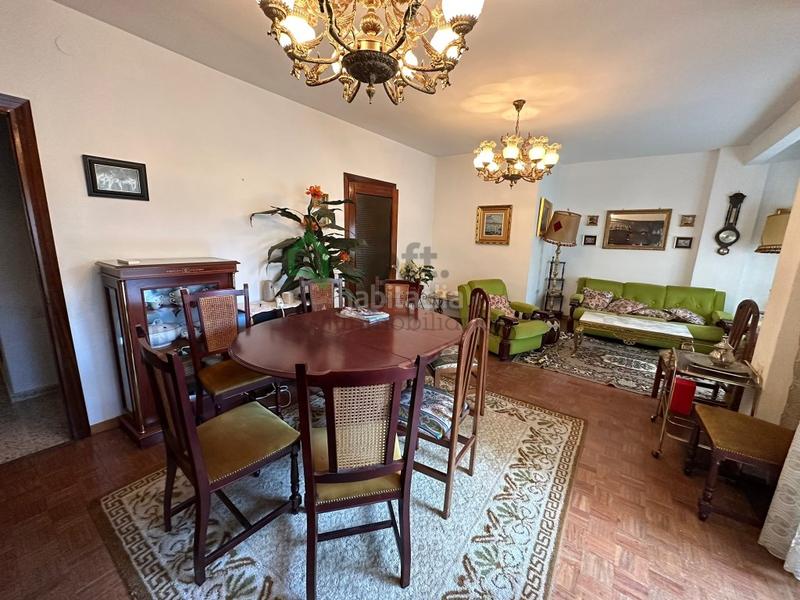 Foto e8e9649a-a95a-4050-89eb-167c356d7bdd. Piso  de 4 dormitorios en plaza de los alféreces en Badajoz