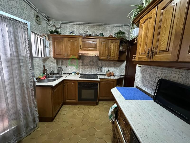 Foto f2784400-b9ec-4d95-a4a1-5949395439fe. Piso  de 4 dormitorios en plaza de los alféreces en Badajoz