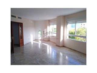 Pis  N/a. Piso con patio y garaje para dos coches opcional en ronda norte