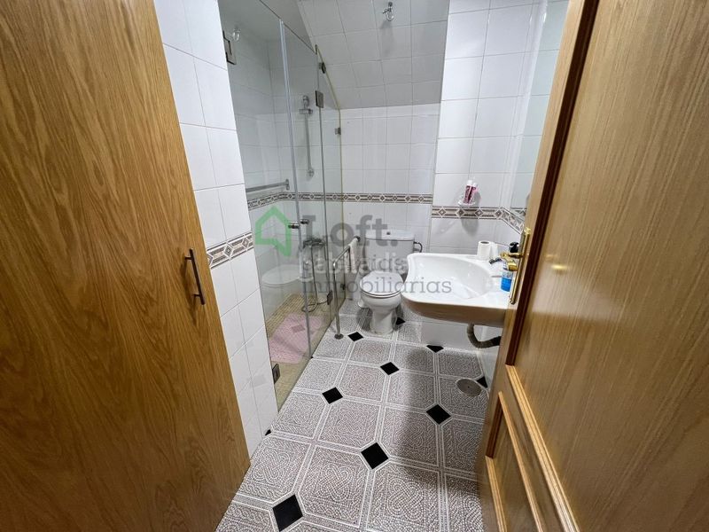 Foto c102e581-e8b0-4be5-9c8a-700830b9b69e. Edifici a Maria Auxiliadora - Barriada de Llera Badajoz