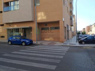 Lloguer Local Comercial  N/a. Local comercial de esquina próximo a condes de barcelona