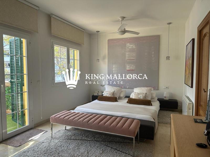 Foto 39558dba-bf28-46b1-9db9-b63cad5b46c3. Alquiler casa adosada espléndida casa adosada con jardín privado y piscina en Palmanova mallorca 3 dormitorios, 2 baños en Calvià