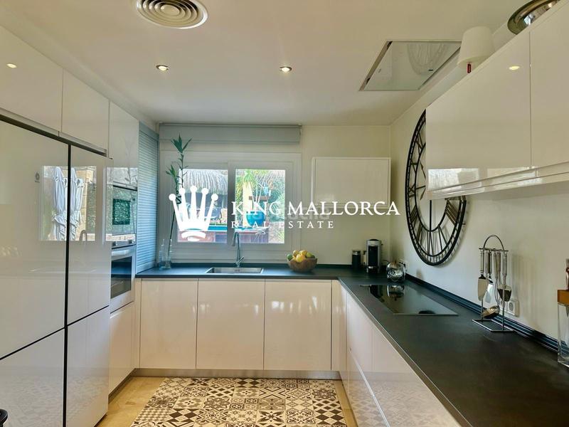 Foto a221dd4d-6c9f-44f4-84d2-6f3feea24820. Alquiler casa adosada espléndida casa adosada con jardín privado y piscina en Palmanova mallorca 3 dormitorios, 2 baños en Calvià