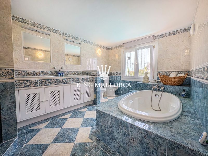 Foto 10acd7ee-d838-47b6-952c-974fcd337bec. Xalet amb calefacció aparcament piscina a Costa d´en Blanes Calvià