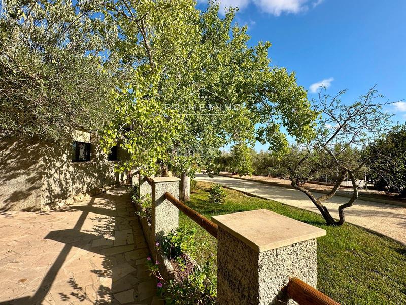 Foto c581bfd5-1805-49f6-8010-b8da834e0a0f. Masia amb aparcament piscina a Perelló (El)