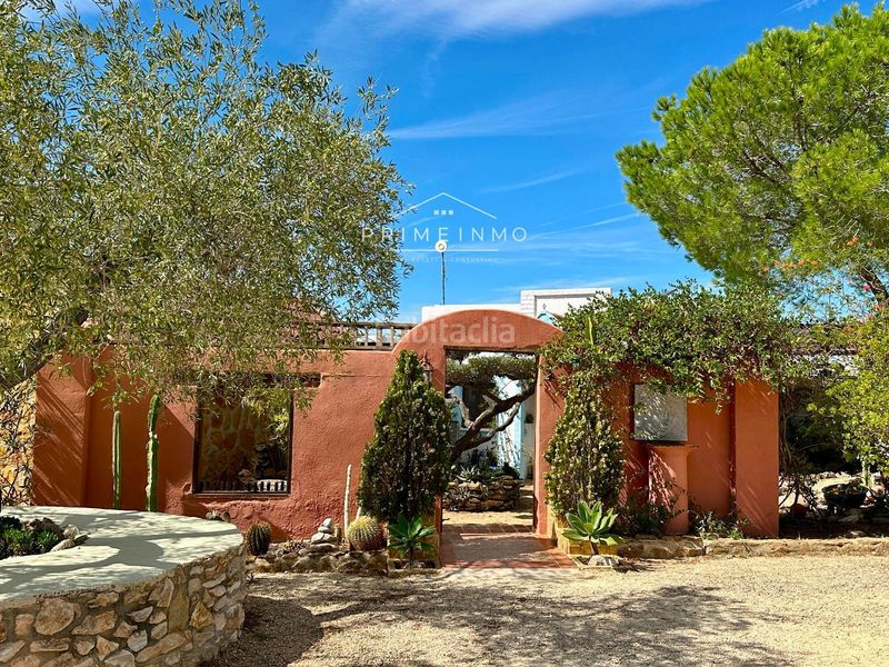 Foto 9b8d656b-c848-4056-a555-1e7c5f2fdf6a. Masia amb calefacció a Ampolla (L´)