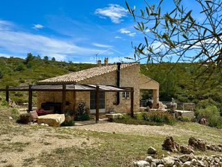 Mas�a en Perell� (El). En el perell�