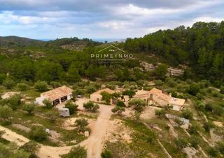 Masia a Perell� (El). En el perell�