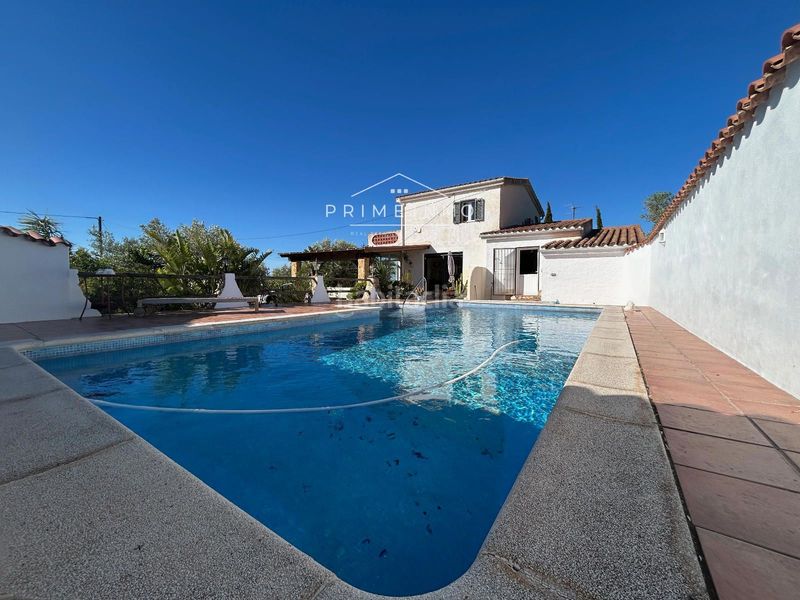 Foto 744c1cfd-1310-4a64-bddb-cb49a5c70104. Masia amb piscina a Ampolla (L´)