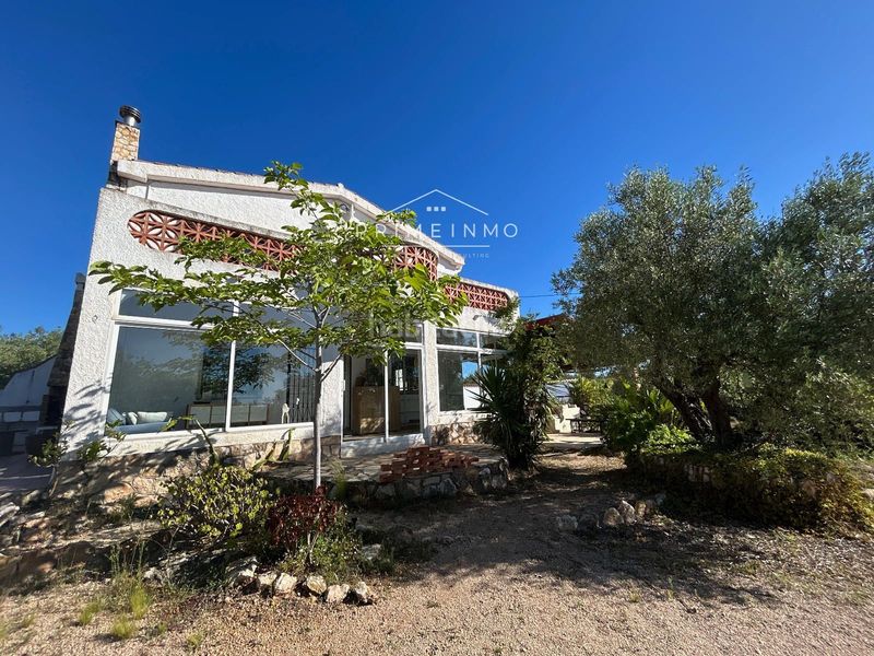 Foto a6742cb9-8d65-42d1-9ad4-02d1f50127e1. Masia amb piscina a Ampolla (L´)