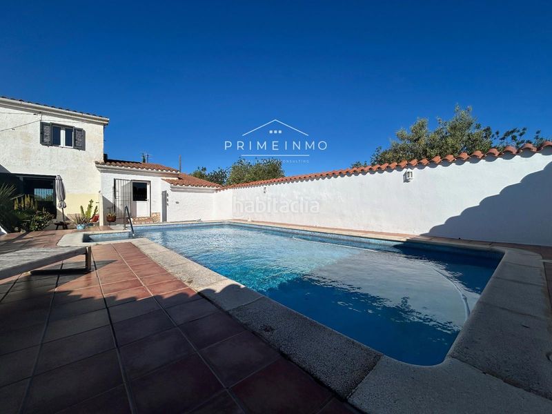 Foto bea8251c-dcb5-43d5-9b88-118c8f36d49a. Masia amb piscina a Ampolla (L´)
