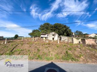 Casa a Bueu. Venta de casa para restaurar con vistas al mar en cela bueu