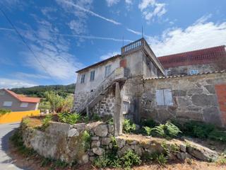 Haus in Bueu. Casa para restaurar con vistas al mar en cela bueu