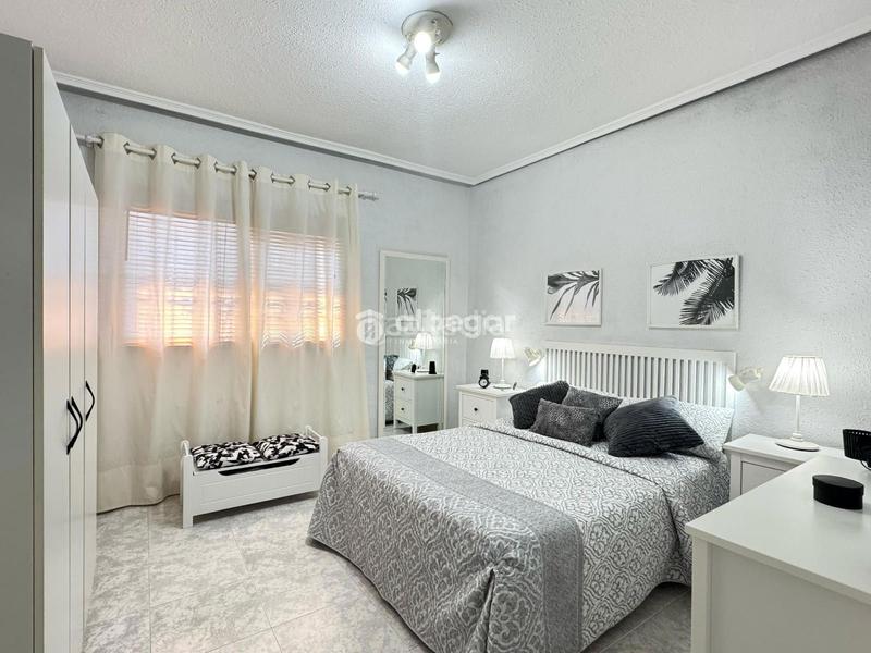 Foto 47c9a8c4-c64e-4073-83de-c67e3a022ec7. Xalet amb aparcament a Urbanizaciones Llíria