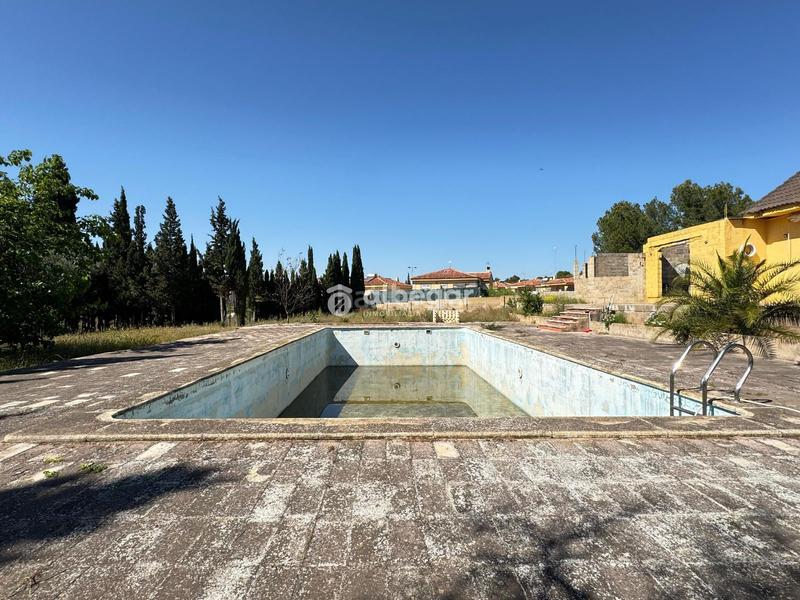 Foto 7674aa6c-3654-4156-a583-c097b696aad9. Xalet amb aparcament a Urbanizaciones Llíria