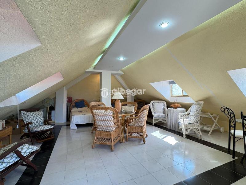 Foto b6e13d1e-f041-43bf-b69d-166bfe63fe16. Xalet amb aparcament a Urbanizaciones Llíria