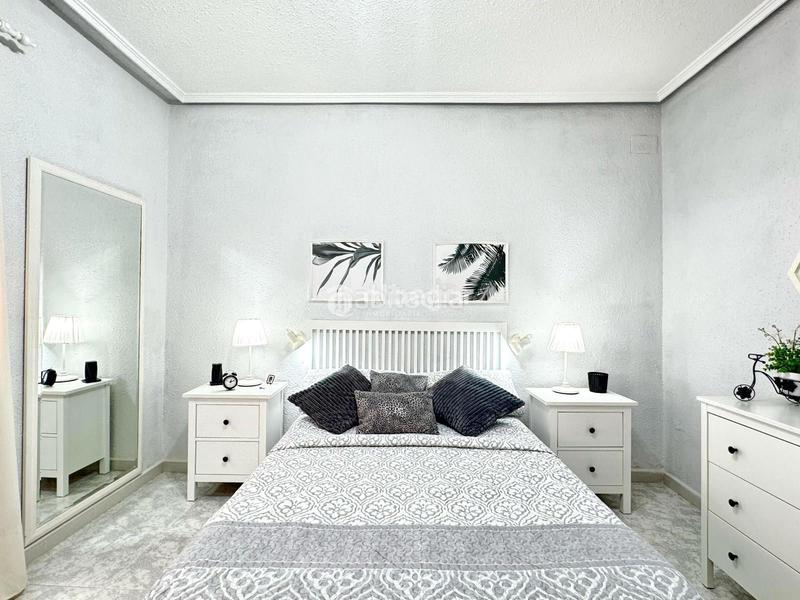 Foto c0f1ffb9-3673-4764-981a-3e1f54ad2c30. Xalet amb aparcament a Urbanizaciones Llíria