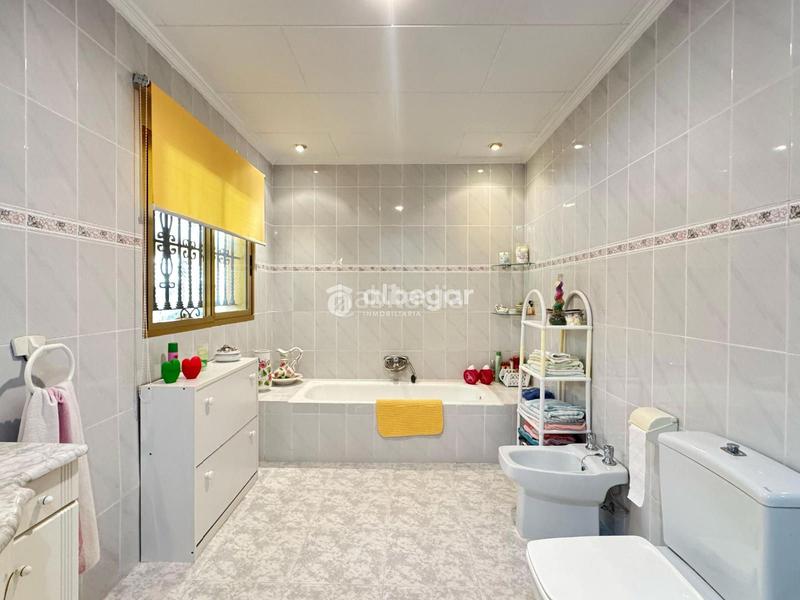 Foto ce080986-da08-45e8-a4e1-8e339f67deef. Xalet amb aparcament a Urbanizaciones Llíria