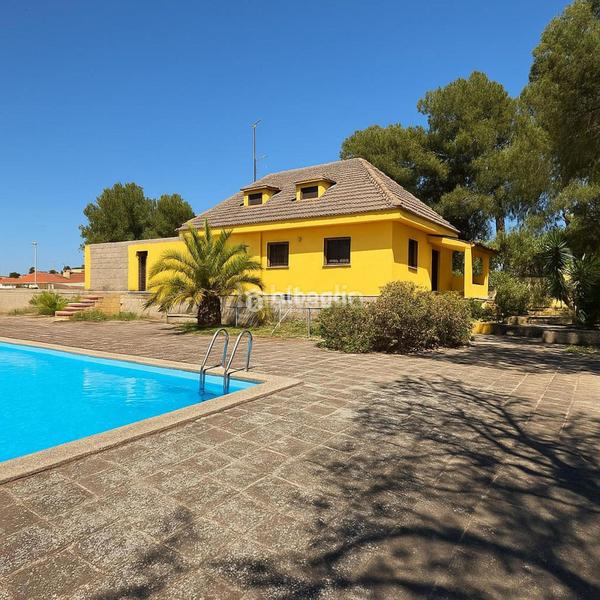 Foto d4e89179-df3a-4285-9791-c2e928158bfd. Xalet amb aparcament a Urbanizaciones Llíria