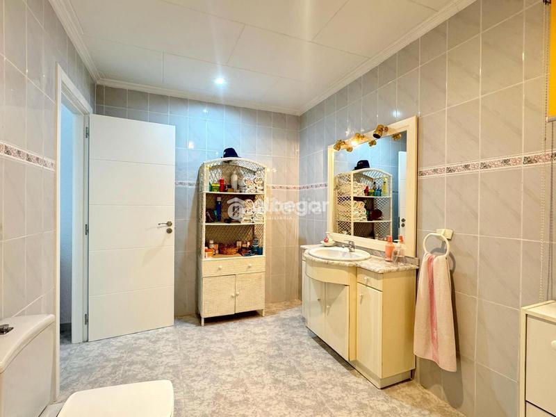 Foto d60e0e84-38d1-4e0a-bc26-64e731eb8ad7. Xalet amb aparcament a Urbanizaciones Llíria