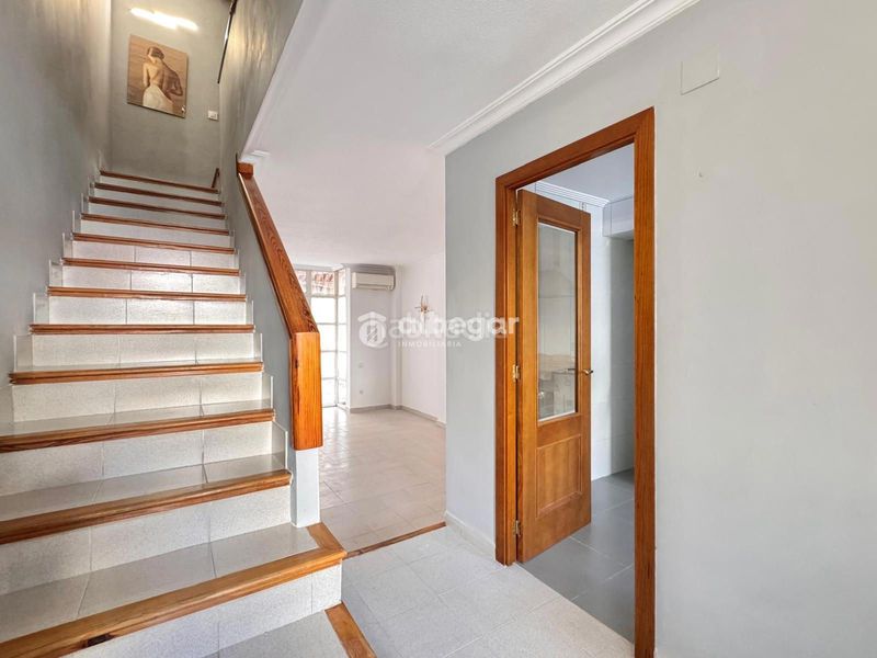 Foto c1691c93-f883-42b8-a2bf-07e46bc20498. Casa adossada a Alfafar