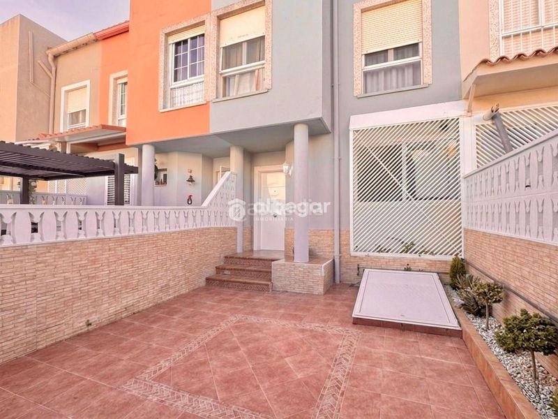 Foto 5d524085-9059-4820-9cba-7ca27ed0937a. Casa adossada a Alfafar