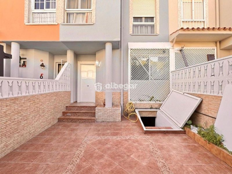 Foto 98219b64-86a1-4466-858b-40a9f9a74d55. Casa adossada a Alfafar