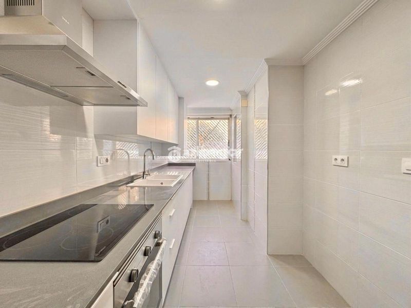 Foto be3e9f76-e0e7-4bbf-b1b9-858444688311. Casa adossada a Alfafar