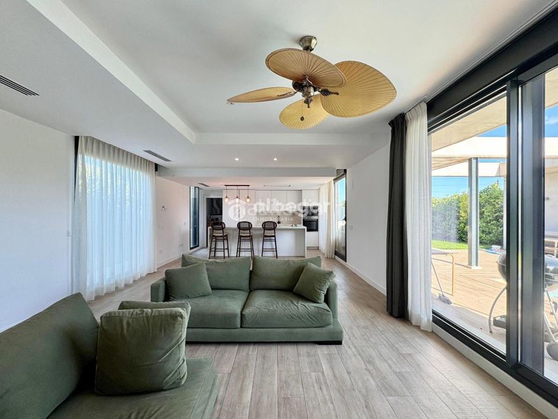 Foto 1ca6db4f-4c7b-4a5a-976b-507f405f2314. Lloguer xalet amb piscina a Torre en Conill-Cumbres de San Antonio Bétera