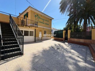Casa adossada a L´Hort de Senabre. En valencia