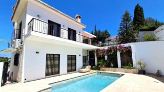 Xalet a Maestro gustavo 4 4. Villa de 4 dormitorios en venta en torremuelle, benalmádena