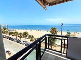 Apartament a Carvajal 18. Impresionante apartamento en primera línea de playa con vistas p