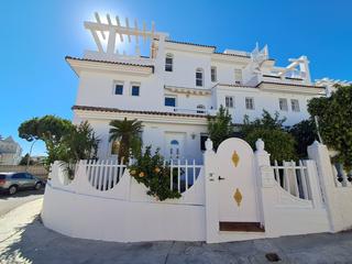 Reihenhaus  Amatista. Lujosa casa adosada de 5 dormitorios, piscina, parking y más!.