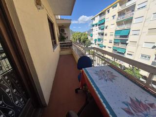 Appartement  Nueve de octubre. Amplio piso 4 sin ascen., comedor, cocina con galeria, 4 dormit.