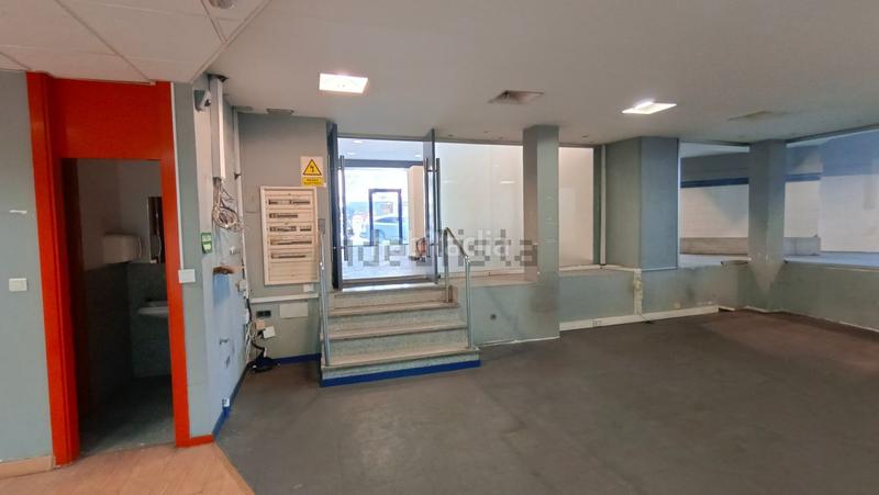 Foto 12cc7d98-339f-4305-85ae-7d1df0585424. Alquiler local comercial en Plaza de la industria Vigo