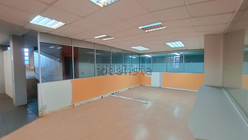 Foto f5d6059f-8c5a-420f-82d3-58346e9870a7. Local comercial a Plaza de la industria Vigo