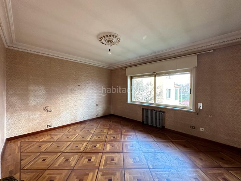 Foto cea2fb34-ee10-4cdd-93b5-7c297f22f14e. Xalet amb xemeneia calefacció aparcament a O Castro Vigo