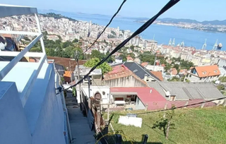 Casa adosada en A-55 98. Tres pisos independientes zona lavadores
