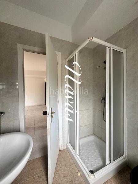 Foto 189b1fbe-fadc-4b95-a2c5-b0809960003b. Casa a camiño da brea 22 a Valadares - Beade Vigo