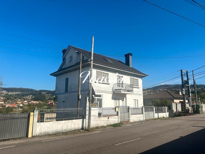 Foto c7016334-3a89-4db9-b62f-3949e5347a96. Casa a camiño da brea 22 a Valadares - Beade Vigo