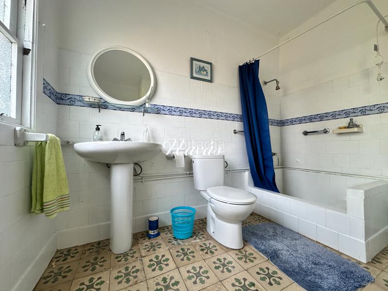 Foto c0877a2c-8377-4ac5-8a70-f447924a632e. Chalet en rúa lourido beiramar 22 una joya frente al atlántico — propiedad única en primera línea de playa américa en Nigrán