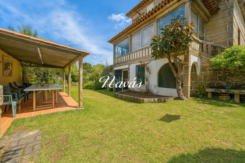 Foto d10fdc3c-5e6e-4879-b3e3-6c175381c915. Chalet en rúa lourido beiramar 22 una joya frente al atlántico — propiedad única en primera línea de playa américa en Nigrán