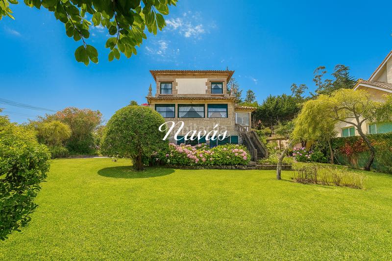 Foto fc8ce0a3-6d79-4248-8436-c72b33a42553. Chalet en rúa lourido beiramar 22 una joya frente al atlántico — propiedad única en primera línea de playa américa en Nigrán