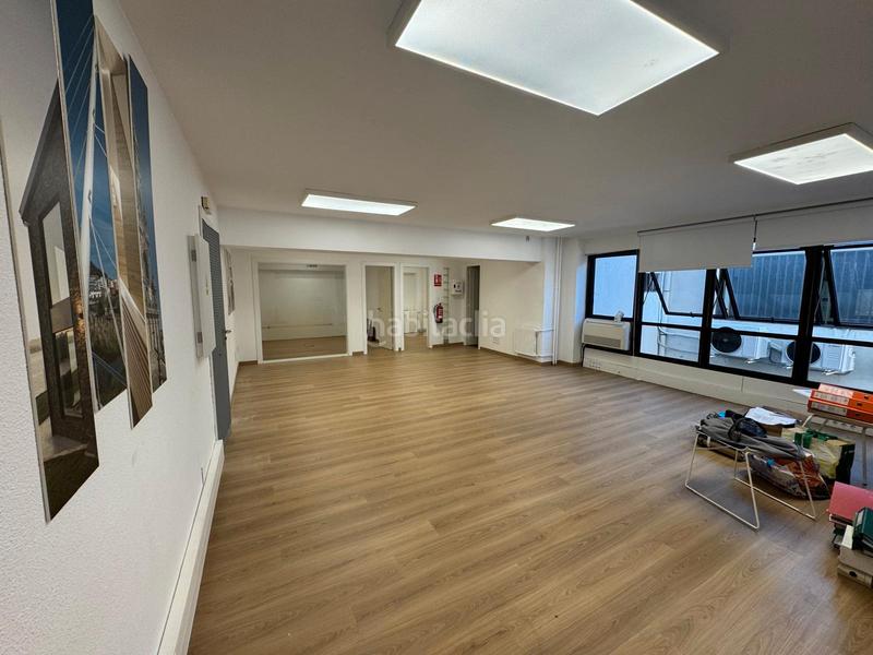 Foto d9374f7d-6e06-4b70-9f4f-86cea4e61cc7. Rent office space in rúa do príncipe 43 in Centro - Areal Vigo