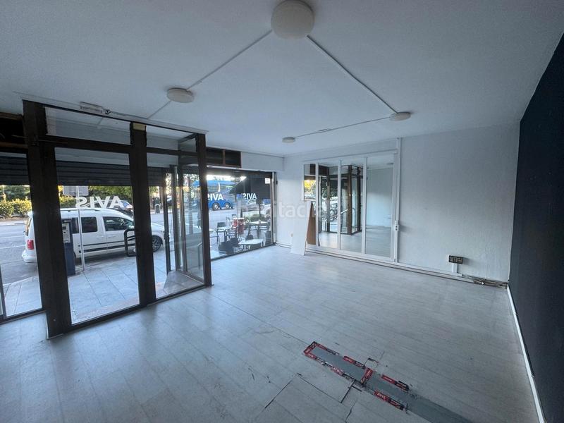 Foto ac402f01-2e29-4c2e-9ffc-0a7f1fe22726. Rent business premise in rúa do areal 60 in Centro - Areal Vigo