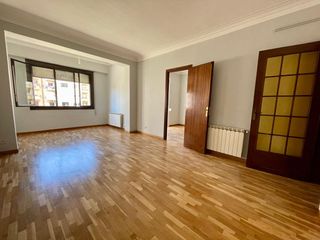 Lloguer Pis  Carrer de padilla. Vivienda luminosa ideal familias