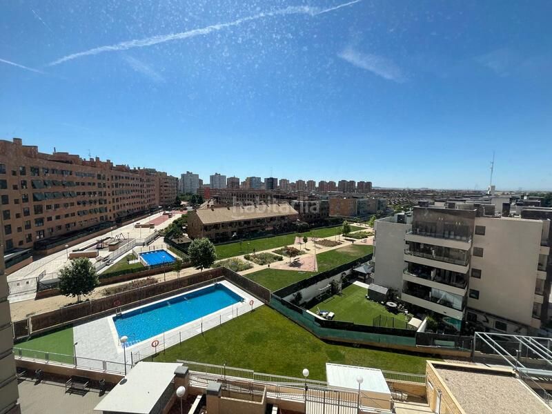 Foto fcf2fd2d-ee2d-4fbd-9a7e-d4c7c028d60e. Pis amb calefacció aparcament piscina a Parla este Parla