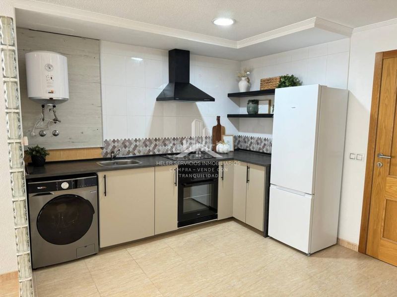 Foto 2b5d578a-6a93-4eac-b8ae-37cc062d050d. Rent flat in Centro Oropesa del Mar